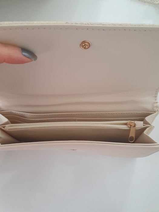 Чисто ново бяла протмоне на Avon