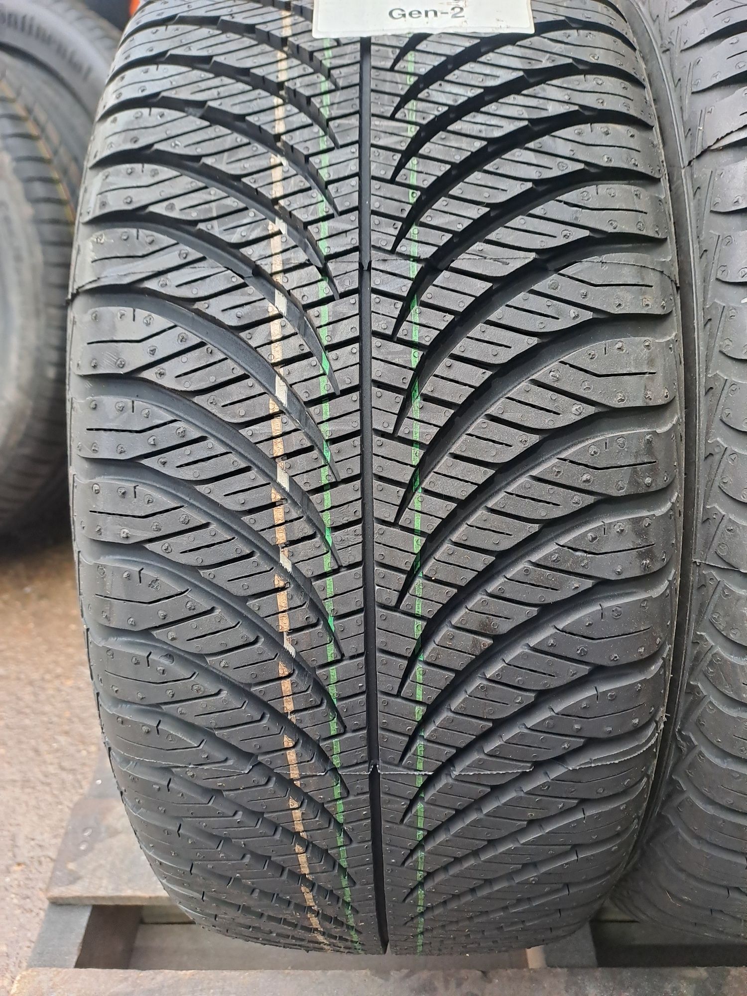 2бр. Нови Всесезонни 215/45/16 Goodyear