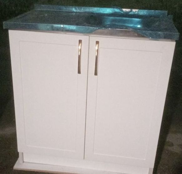 Продам НОВУЮ мойку (правая м левая)с тумбой полность из материала МДФ