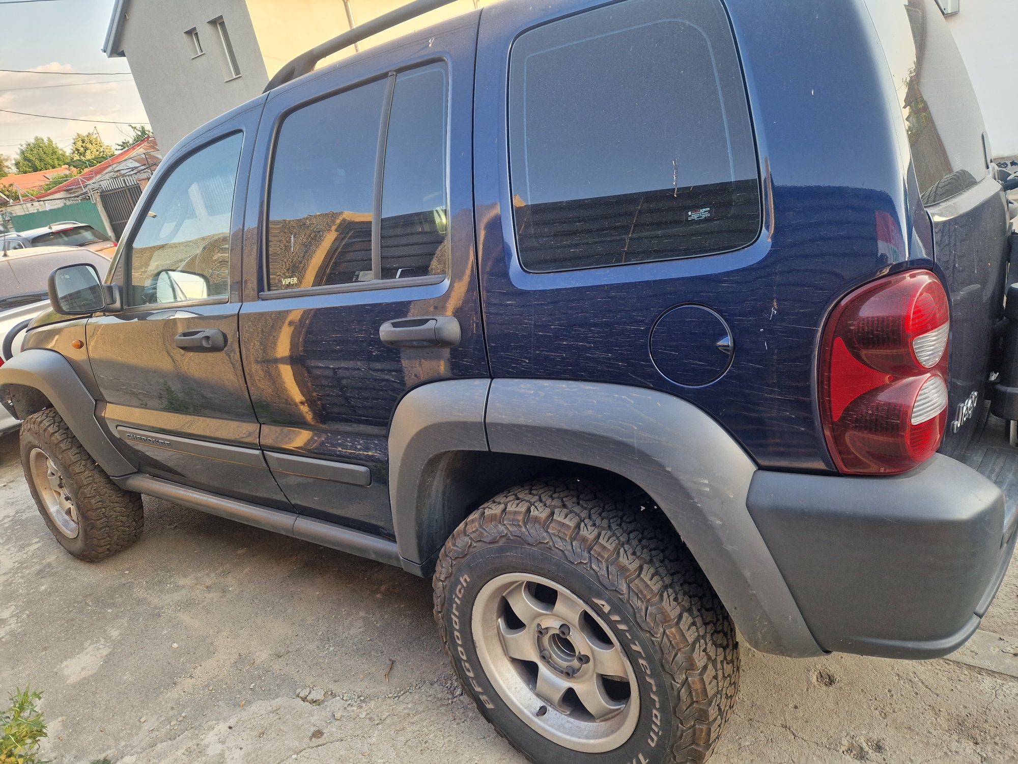 Jeep Cherokee KJ an fabricație 2006