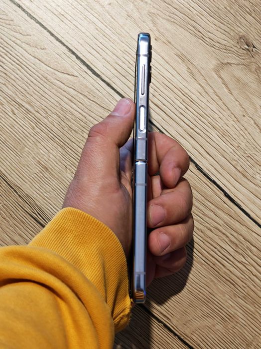 Samsung Z Flip 4 (лилав, 256GB) - Отлично състояние