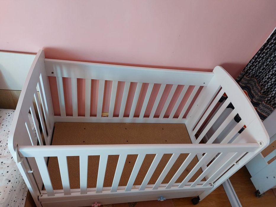 Patut pentru copii cu sertar  alb