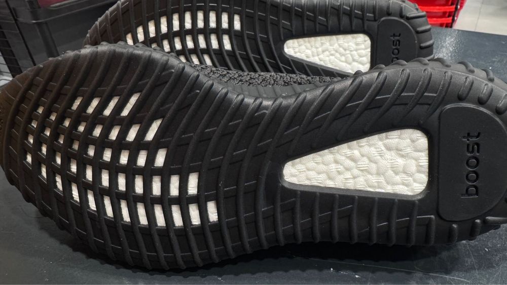 Vand adidas yeezy boost 300