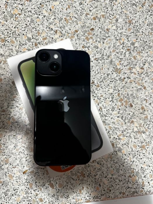 Vand iphone 14 cu 6 huse