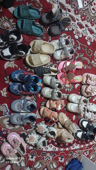 Яхши авайлаб кийилган оёк кийимлар,