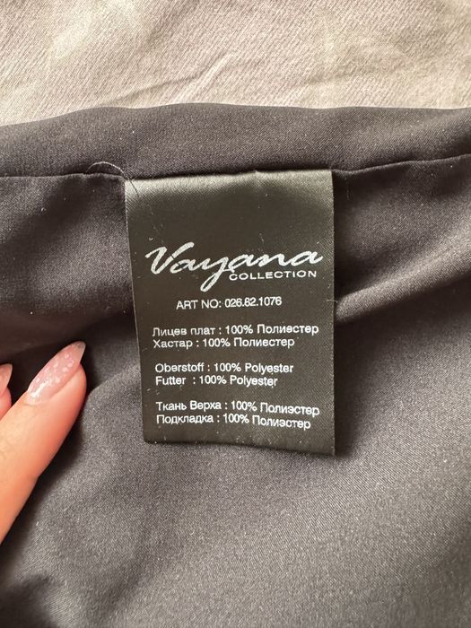 Черна рокля с цветя