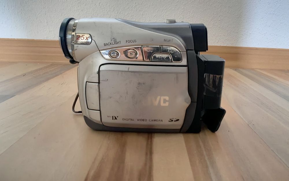 Cameră video JVC GR-D250U Mini DV retro