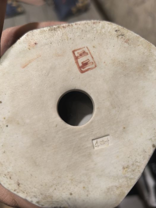 Фарфоровая статуэтка.