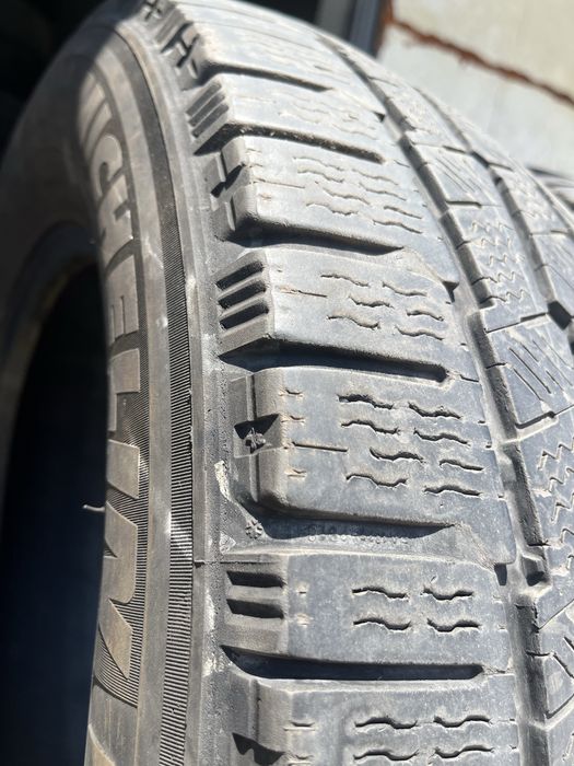 2 бр. гуми за бус 235/65/16C Michelin DOT 3818/2217 5 mm