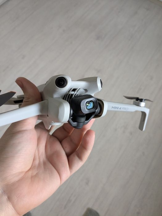 Продам дрон dji mini 4 pro