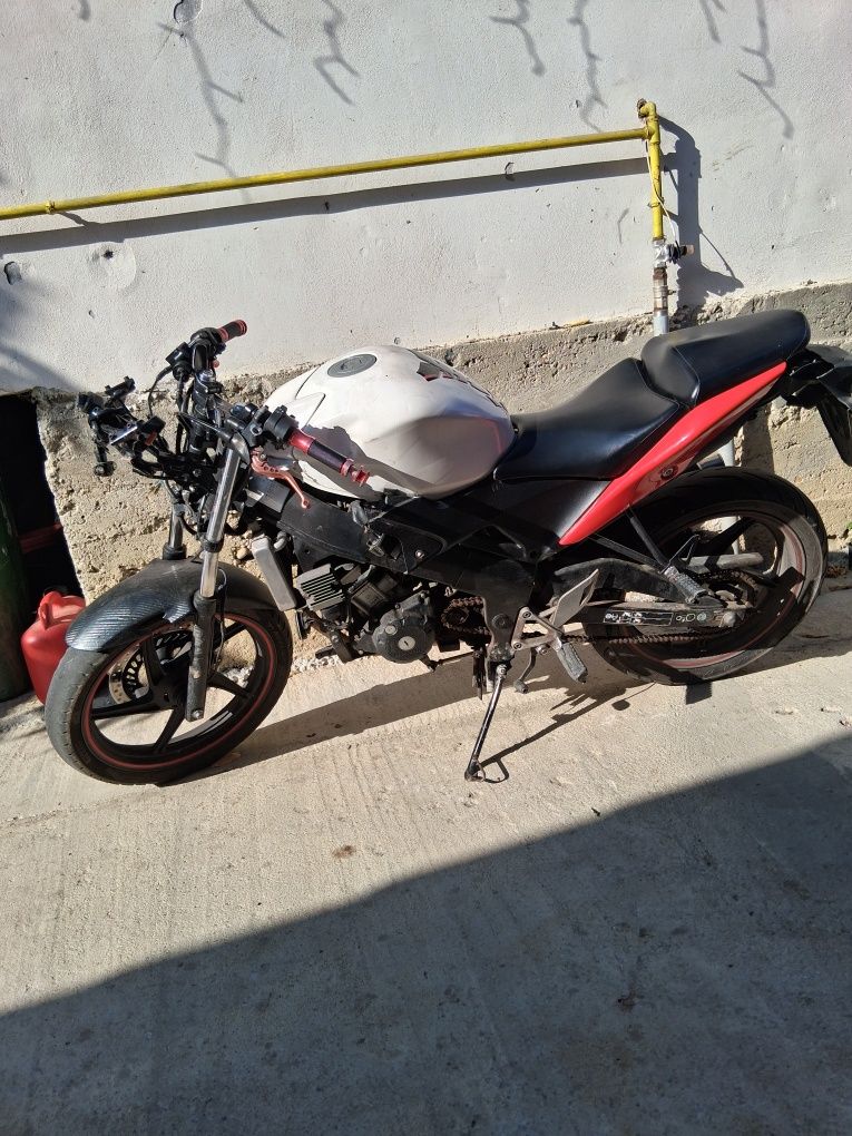 Honda cbr125r avariat