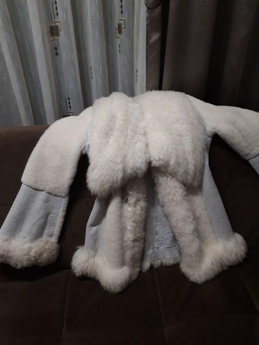 Vând haină de blană