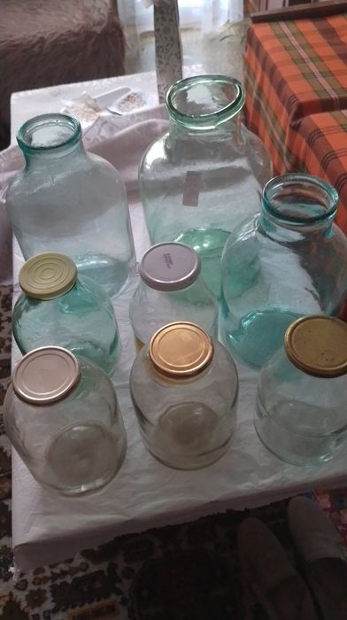 Продавам стъклени буркани
