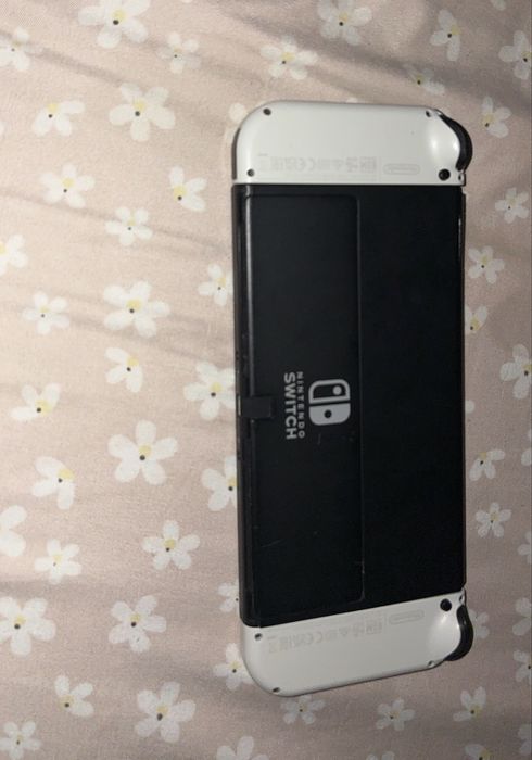 Vând Nintendo Switch Oled