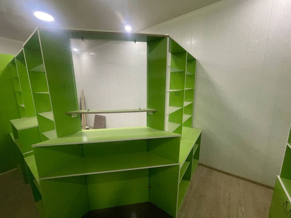 продаётся мебель для аптеки или магазина