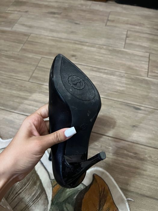 Черни токчета официални