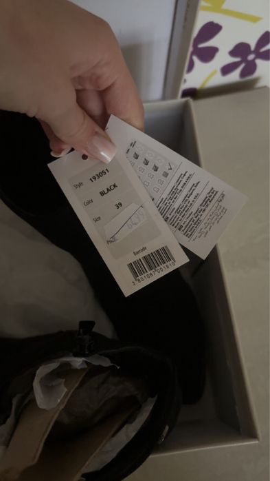 Черни боти на ток