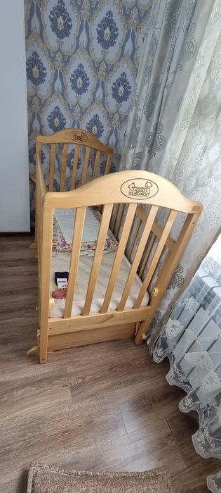 Детская кроватка с матрасом