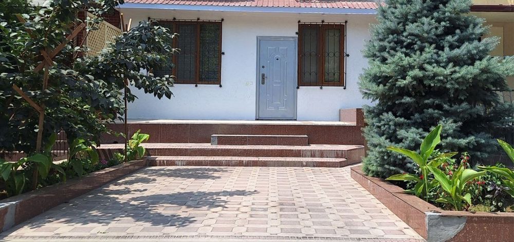 Срочно Продаётся Юнусобод 17-кв 3/1/5 вдоль дороги Можно под офис