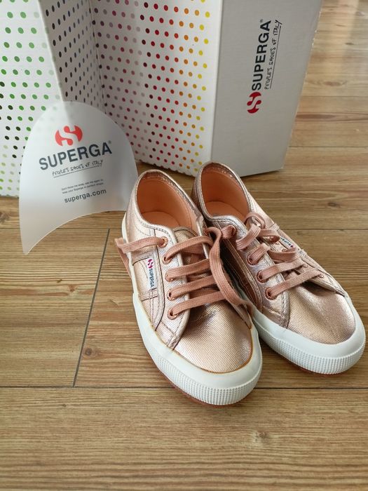 Чисто нови кецове на Марката Superga  цвят Rose Gold 35 размер