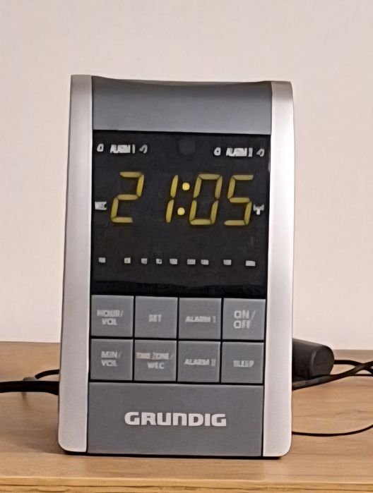 Grundig - Radio FM cu ceas automat si alarmă dublă