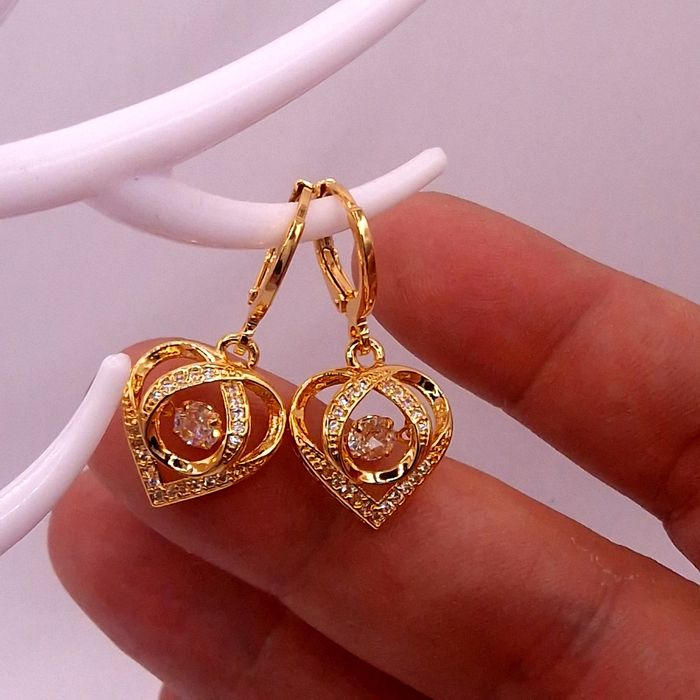 Обеци сърца с камък циркони