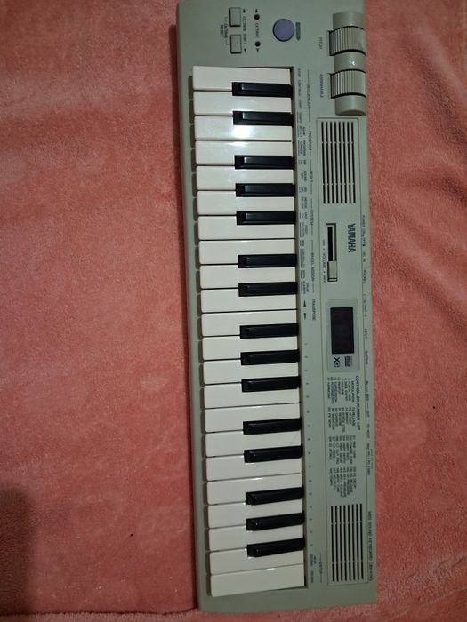 Продавам 2 бр клавири