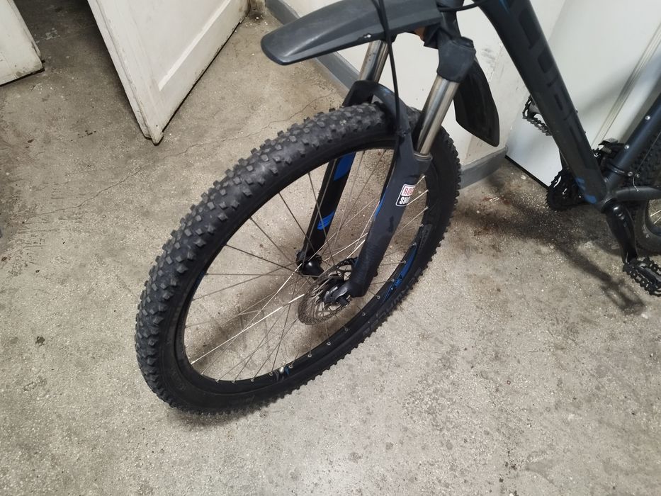 Vînd   bike Cube.