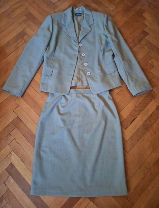 Costume elegante de dama