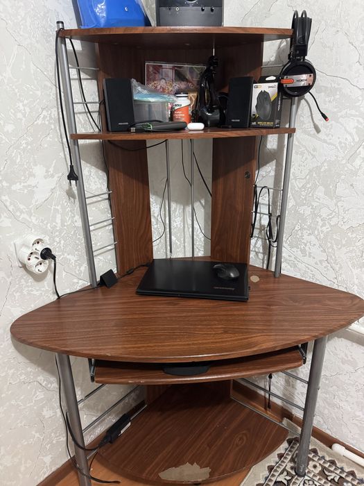 Компьютерный стол сатылады