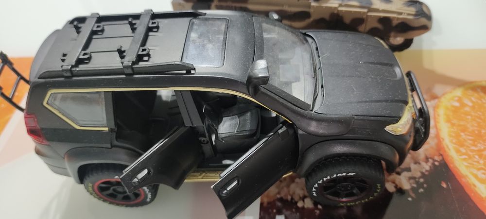 Продам машинки металлические