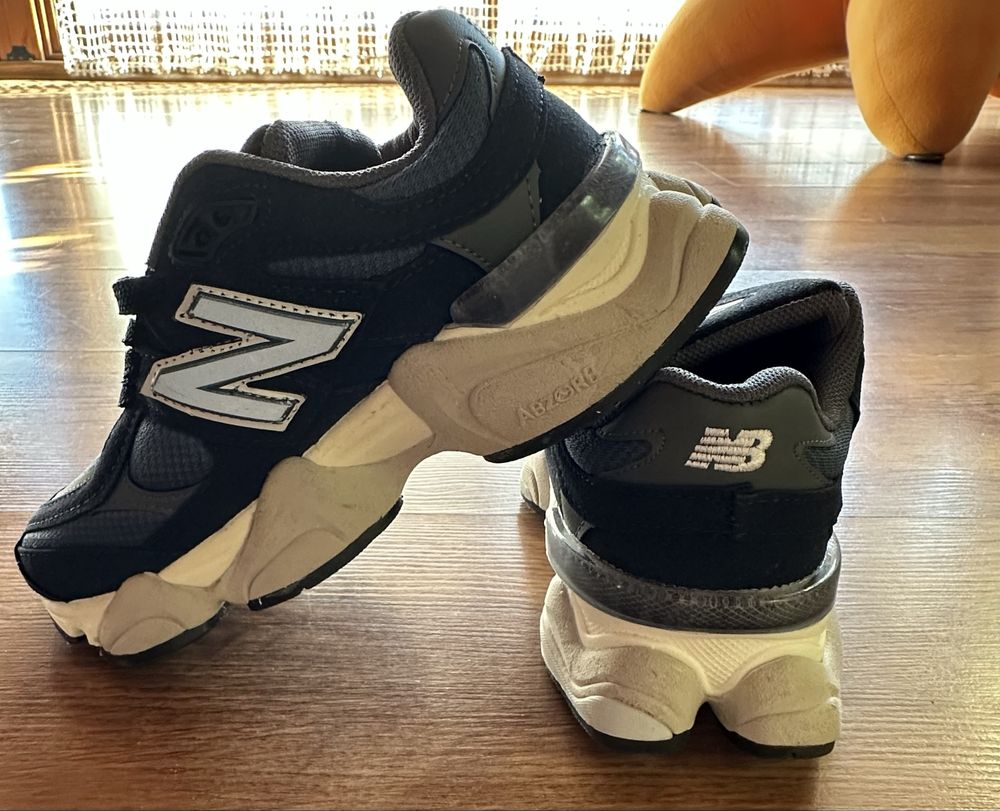 Маратонки New Balance 9060 от 36 до 40 размер в тъмно синьо