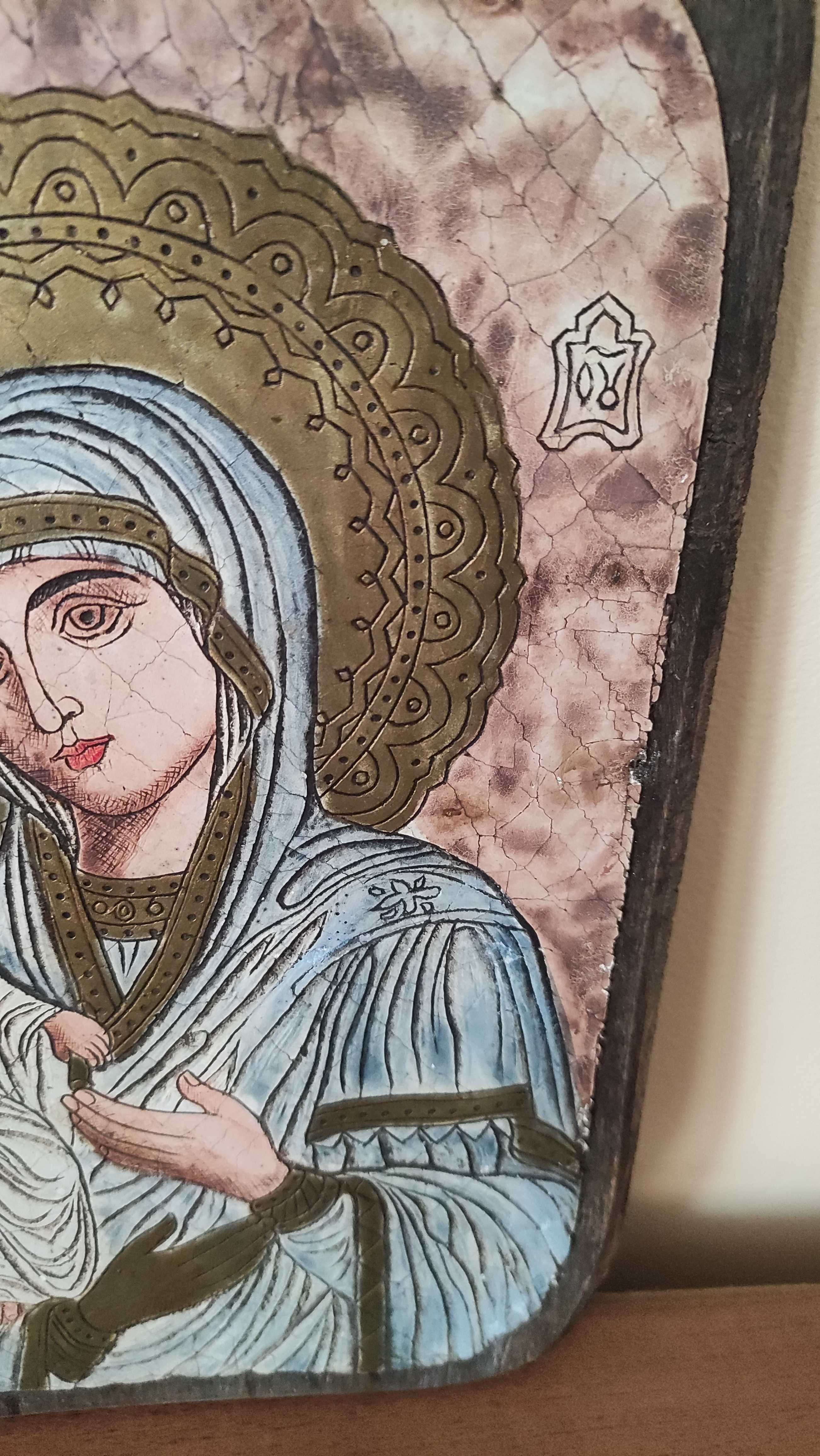 Стара дървена икона Св.Богородица и Младенеца