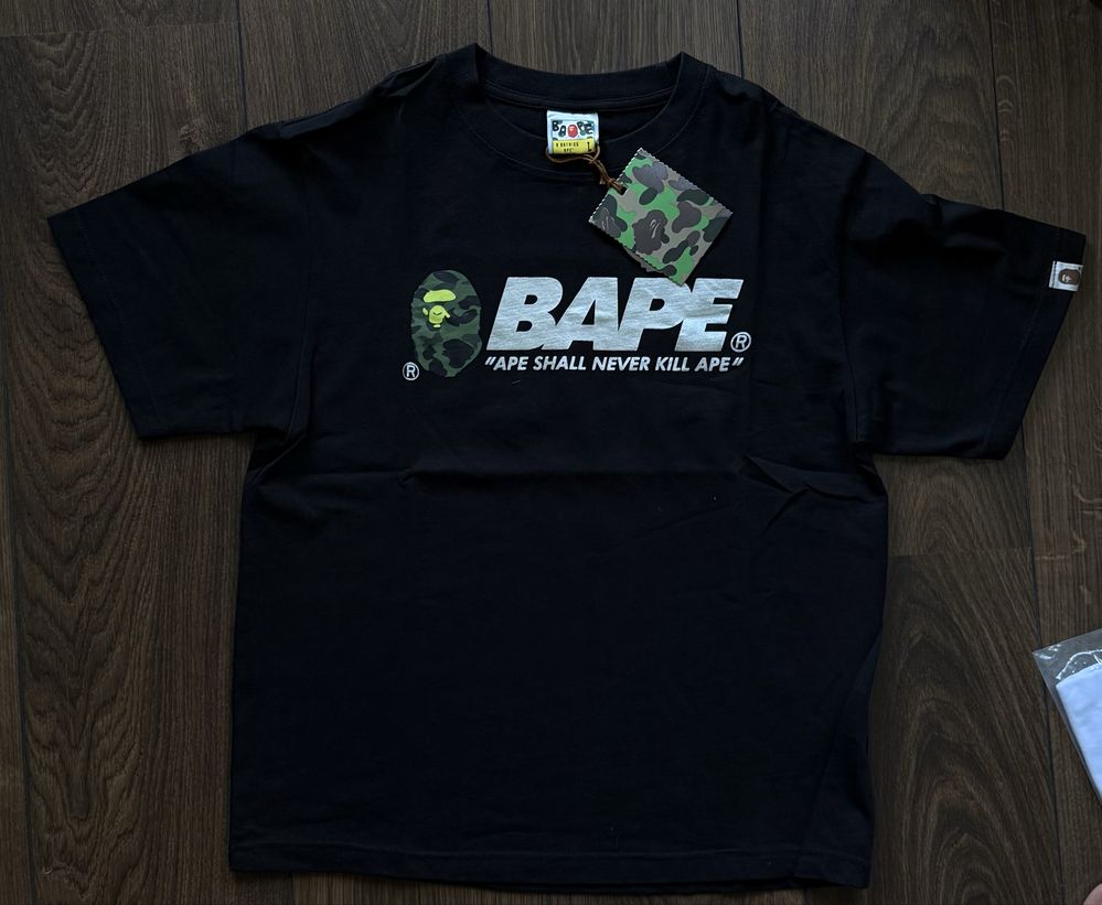 различни тениски Bape, A bathing ape T-shirt