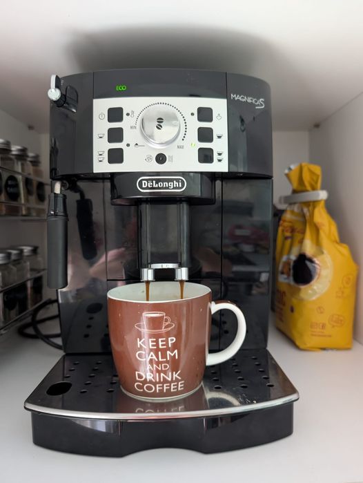 Aparat de făcut cafea Delonghi MagnificaS