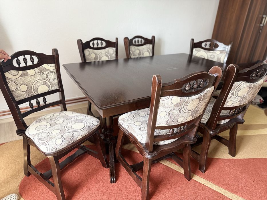 Vand masa lemn masiv + 6 scaune si mobilier living