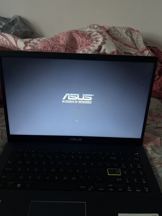 Laptop Asus 2 in 1, 8GB RAM, ecran rabatabil ideal pentru scoala sau