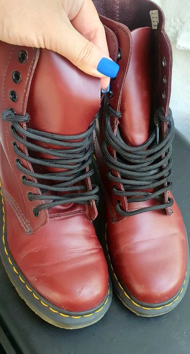 37 Dr Martens Cherry Red 10 EYE