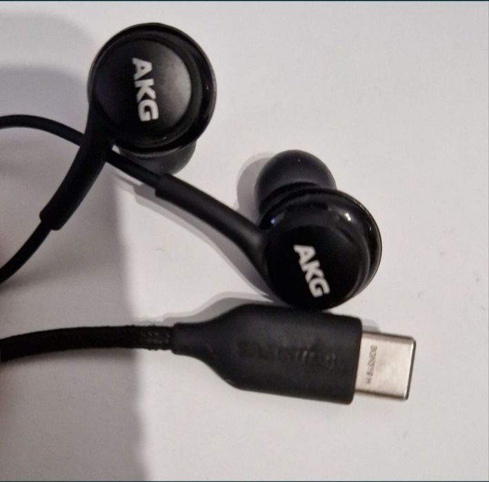 Vând încărcător Samsung și căști wireless