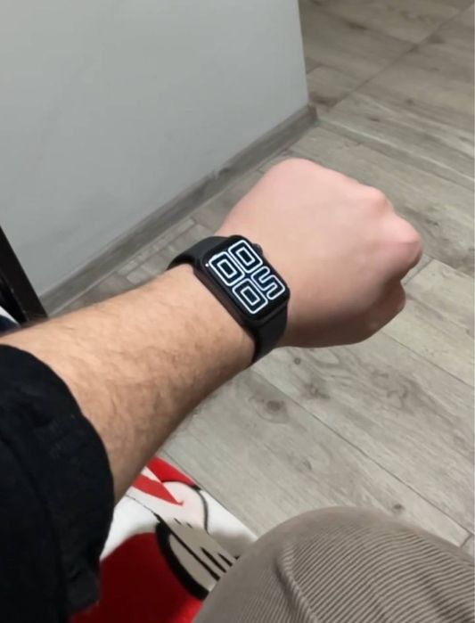 Apple Watch 4 44 mm в хорошем состоянии