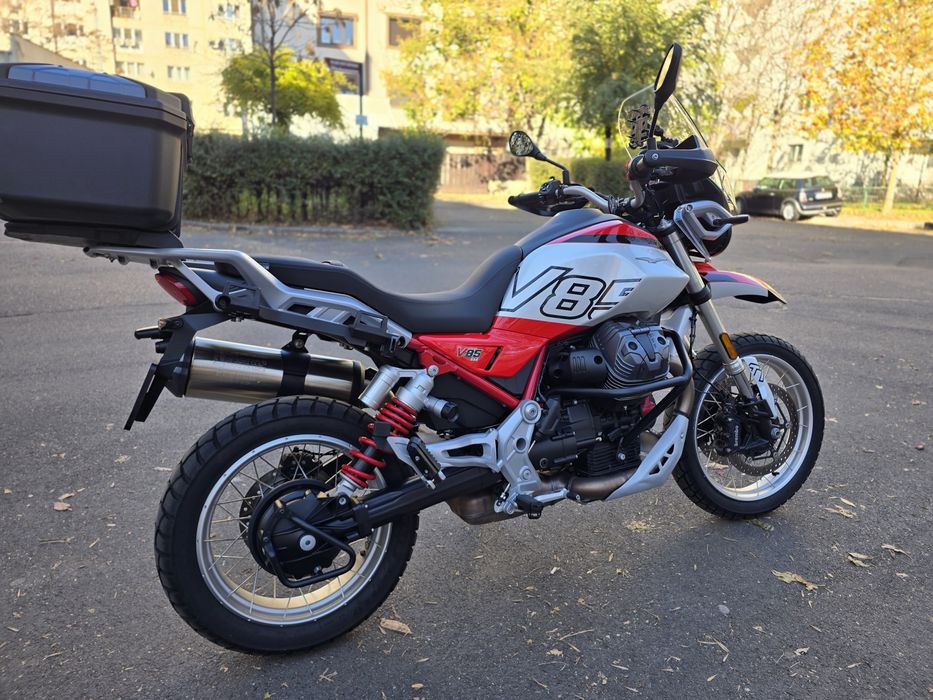 Moto Guzzi V85 TT 2024