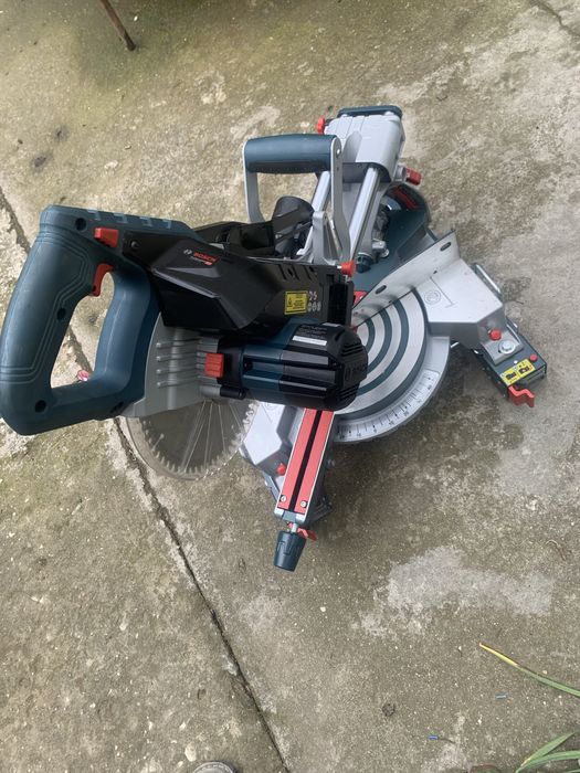 Bosch GCM 18V-216/2022г/безчеткова пендула /+ стойки