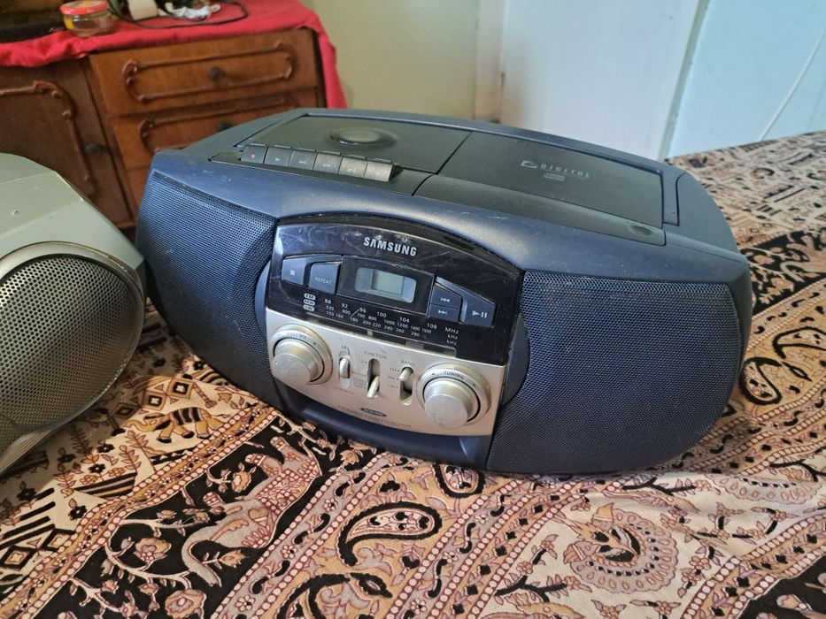 Vand radiocasetofoanele din imagine