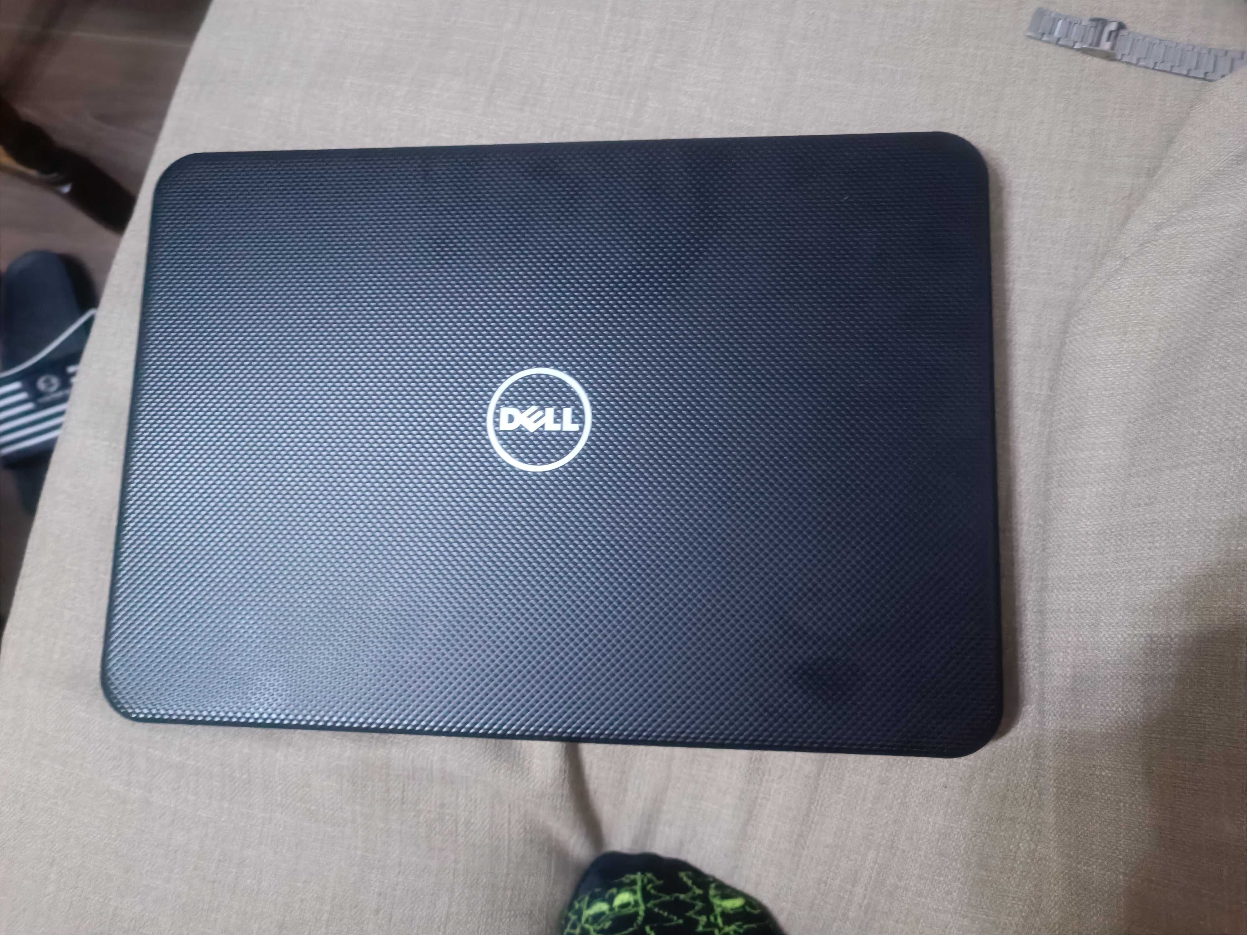 Se vinde Laptop Dell Inspiron 3521