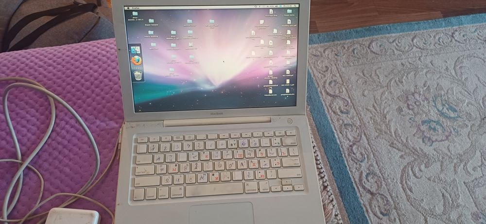MacBook ноутбук старый