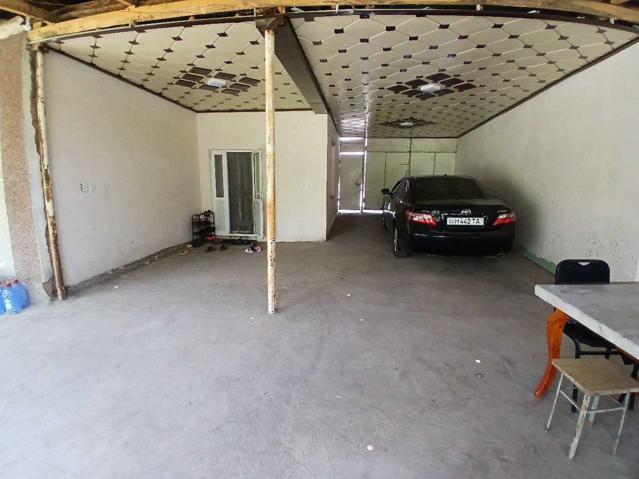 Продаётся ДОМ в Янгибазаре 1-я линия 8 соток.
