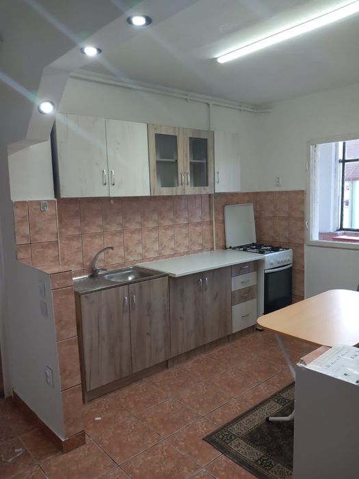 Inchiriez apartament