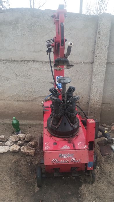 Mașină dejantant pe aer