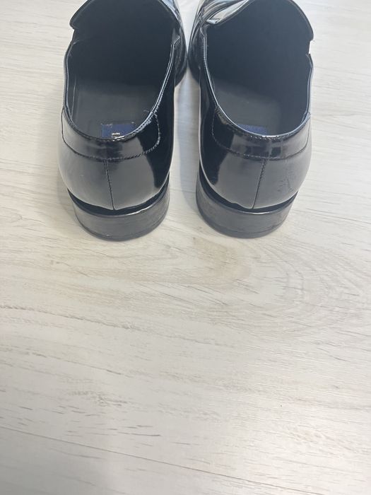 Vand pantofi eleganti pentru barbati