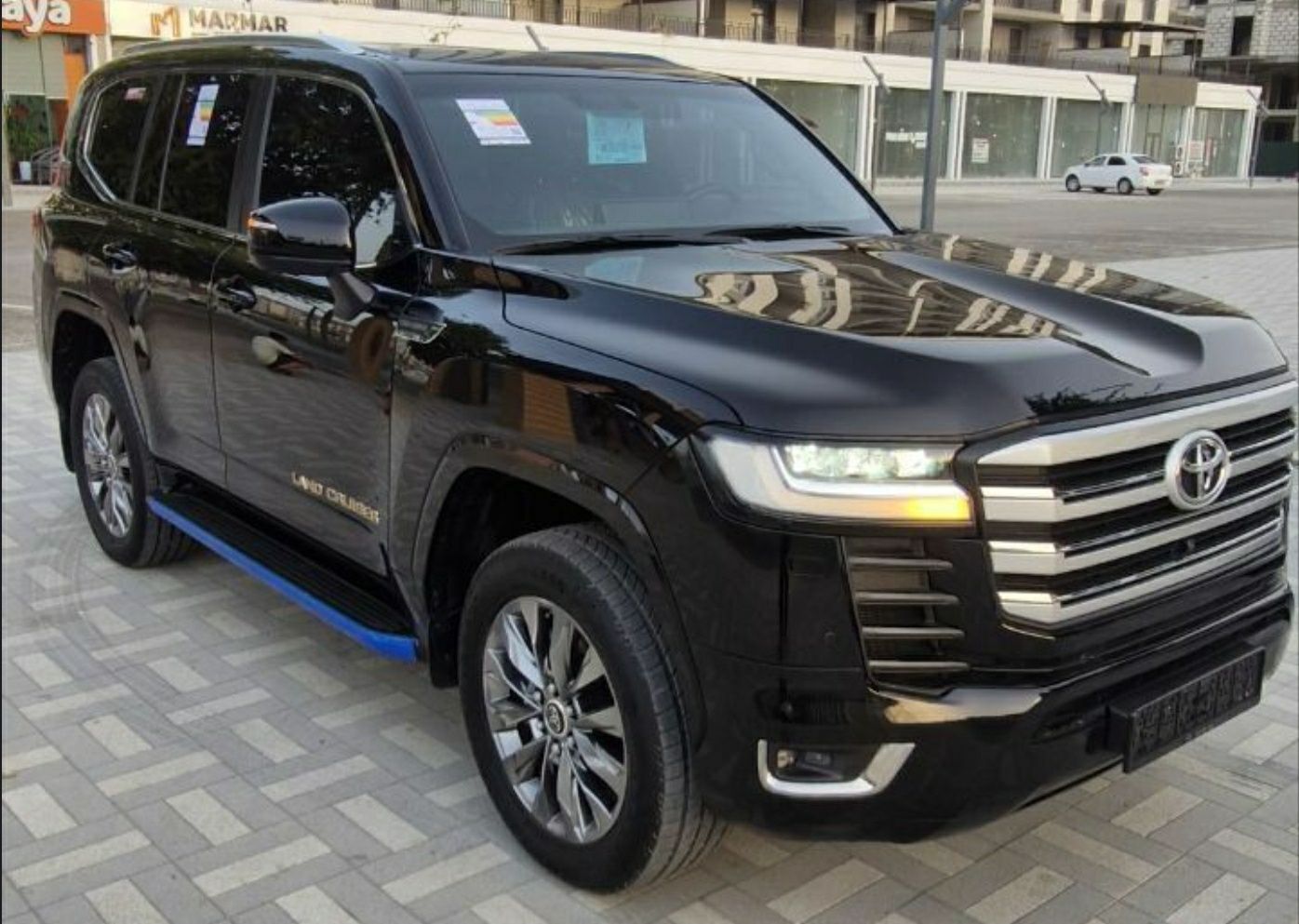 Land cruiser 300 Full Pozitsiya 3.5litr turbo SROCHNA SOTILADI!!!